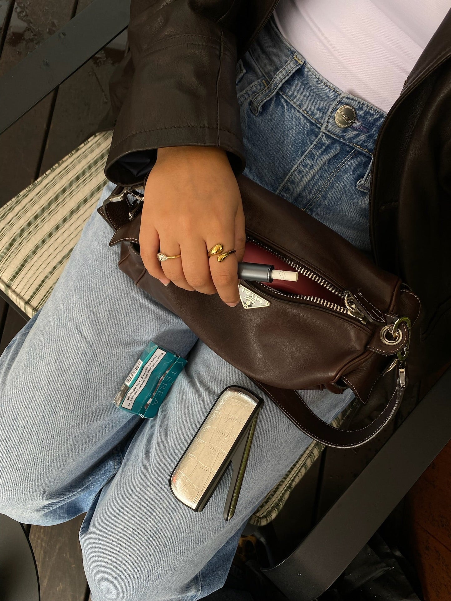 GLife's Silver Croco Case — Compatible with ILUMA